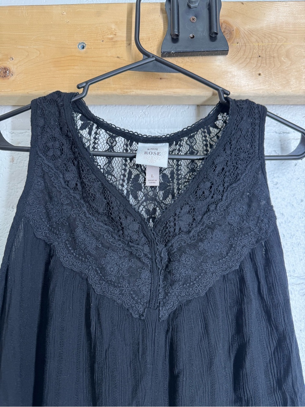 Knox Rose Black Lace V-Neck Sleeveless Top